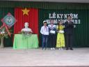 anh trao thuong HS.JPG - 