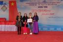 THCS trao qua cho Gv MN.jpg - 