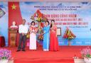 BĐD CMHS tặng hoa chức mừng.jpg - 