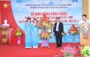 đc Bí thư tặng hoa chúc mừng.jpg - 